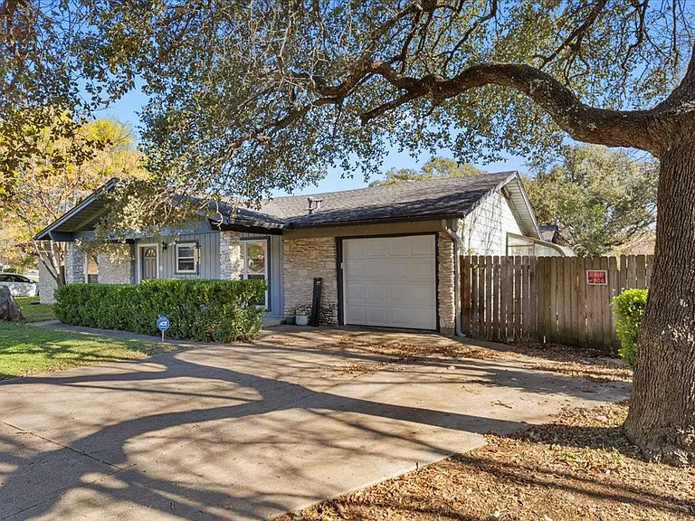 8713 Azalea Trl — Photo 3