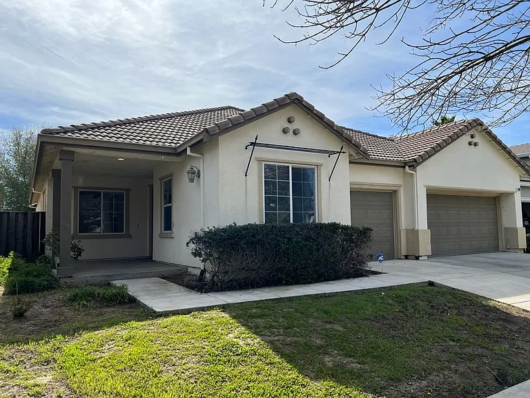 1506 Azalea Dr — Photo 2