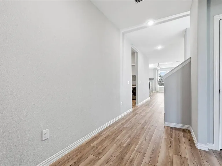 817 Adelyn St — Photo 9