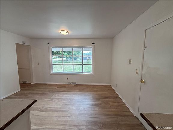 5th image of 5347 Mapletree Dr