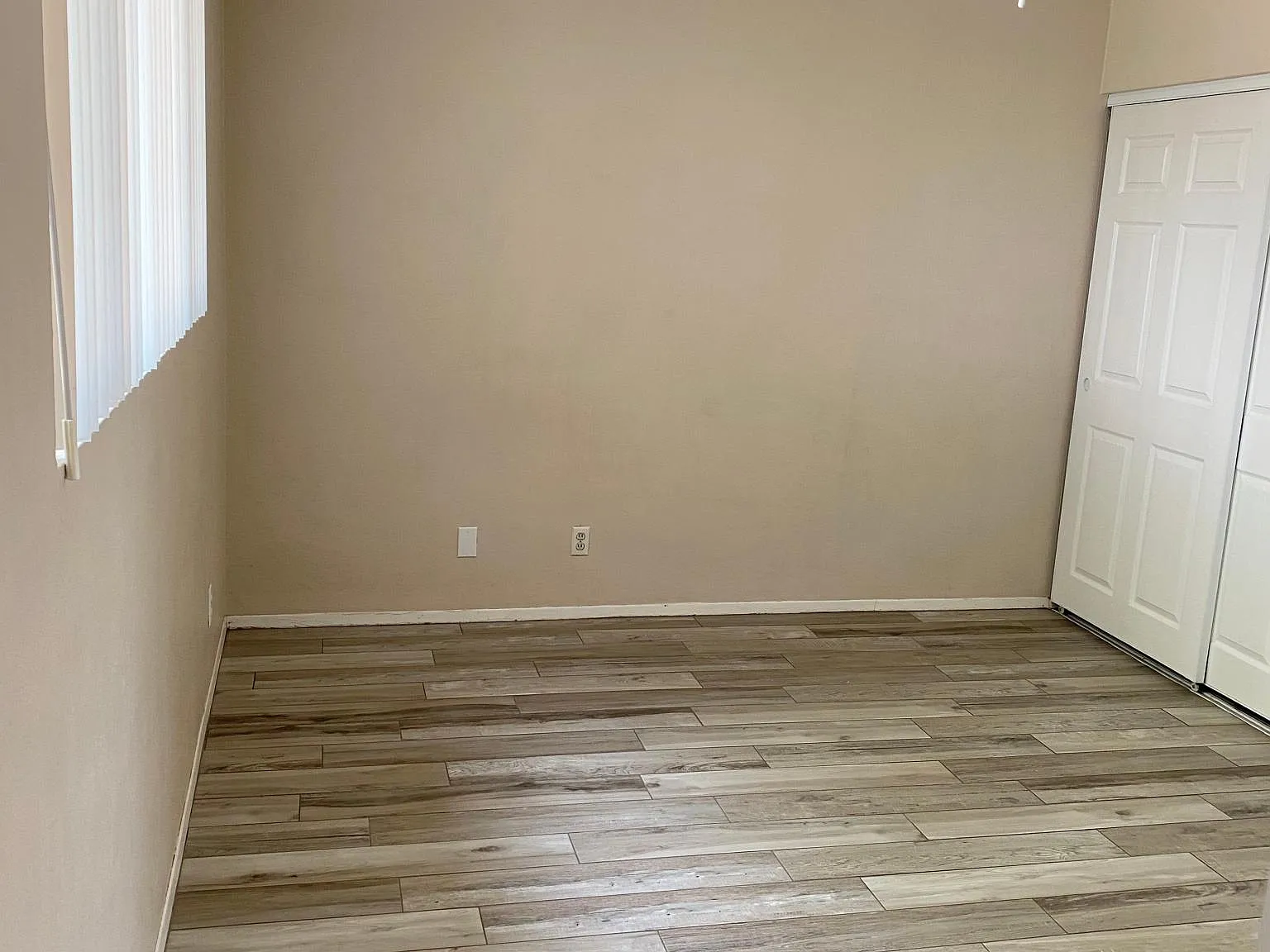 1020 N 72nd Place — Photo 4