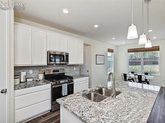 4th image of 850 Avena Dr