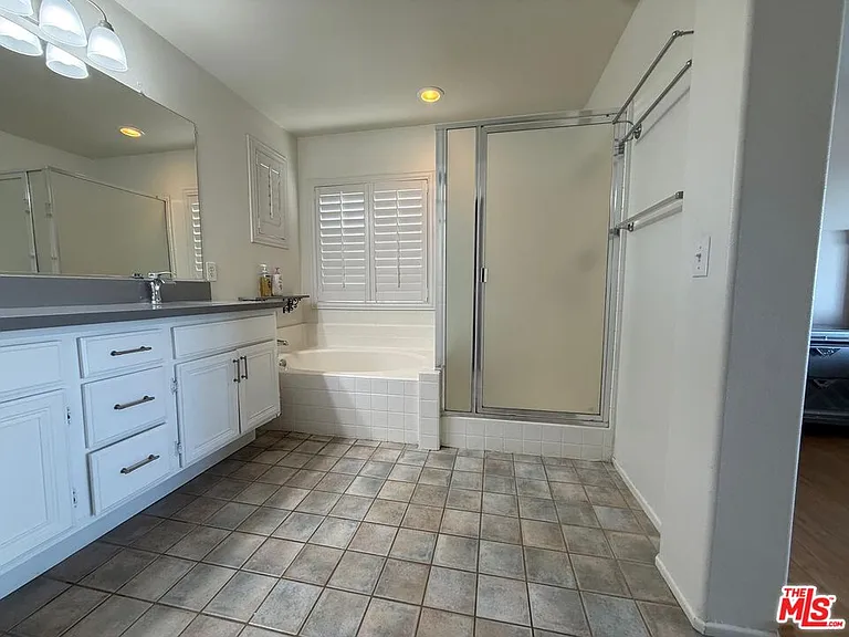 719 W Avenue Q10 — Photo 23