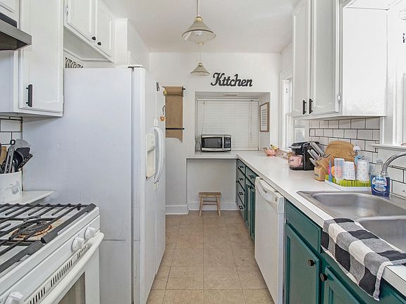 4th image of 62 W 22nd St