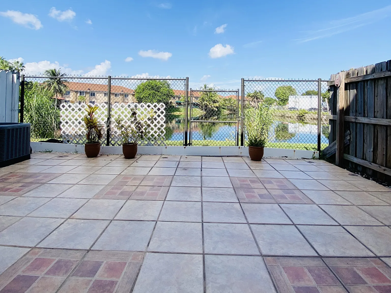 3 bed, 2.5 bath, 1355 sqft, $2,950 — Photo 2