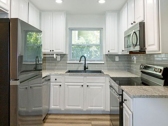 2nd image of 545 Oakview Rd Unit 1