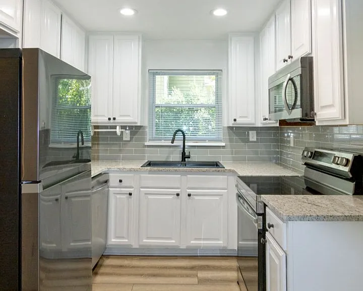 545 Oakview Rd — Photo 2