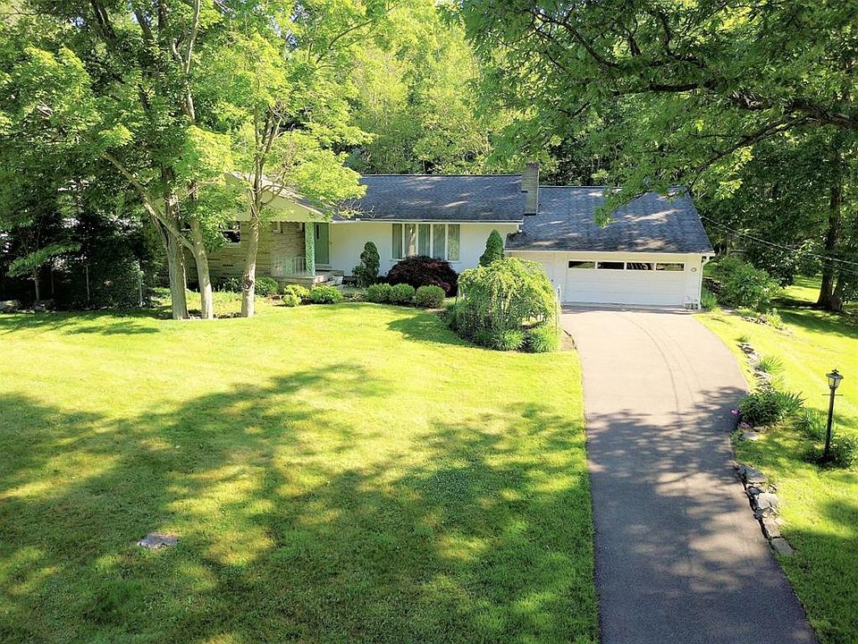 1st image of 8 Deerfield Dr