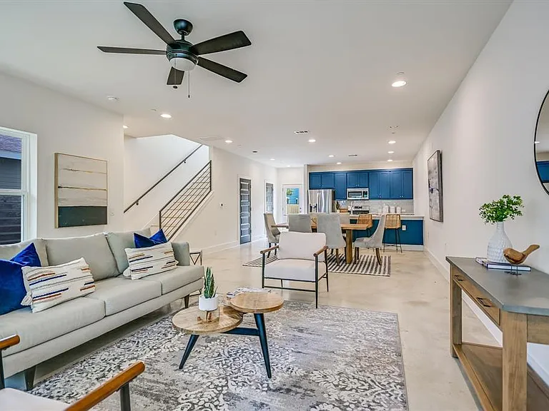 1121 Walton Ln #B — Photo 3