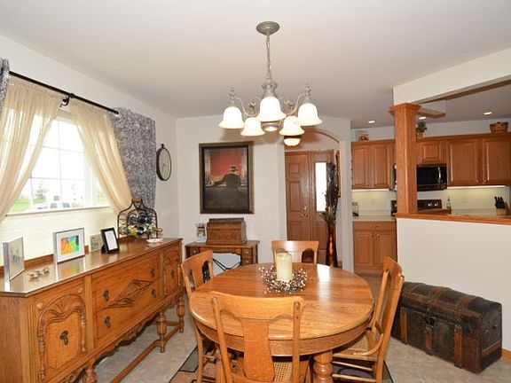 5th image of 889 Sweetbriar Dr