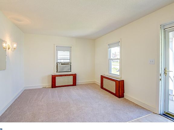 5th image of 106 Fallon Ave