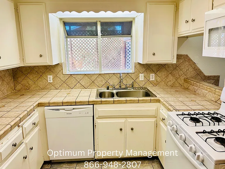 7578 Paisley Ave — Photo 28