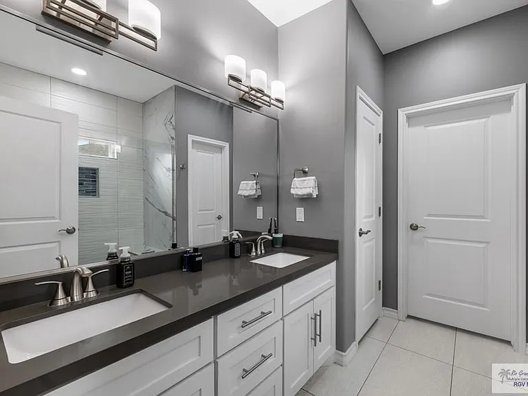 7180 Dominica Dr — Photo 23