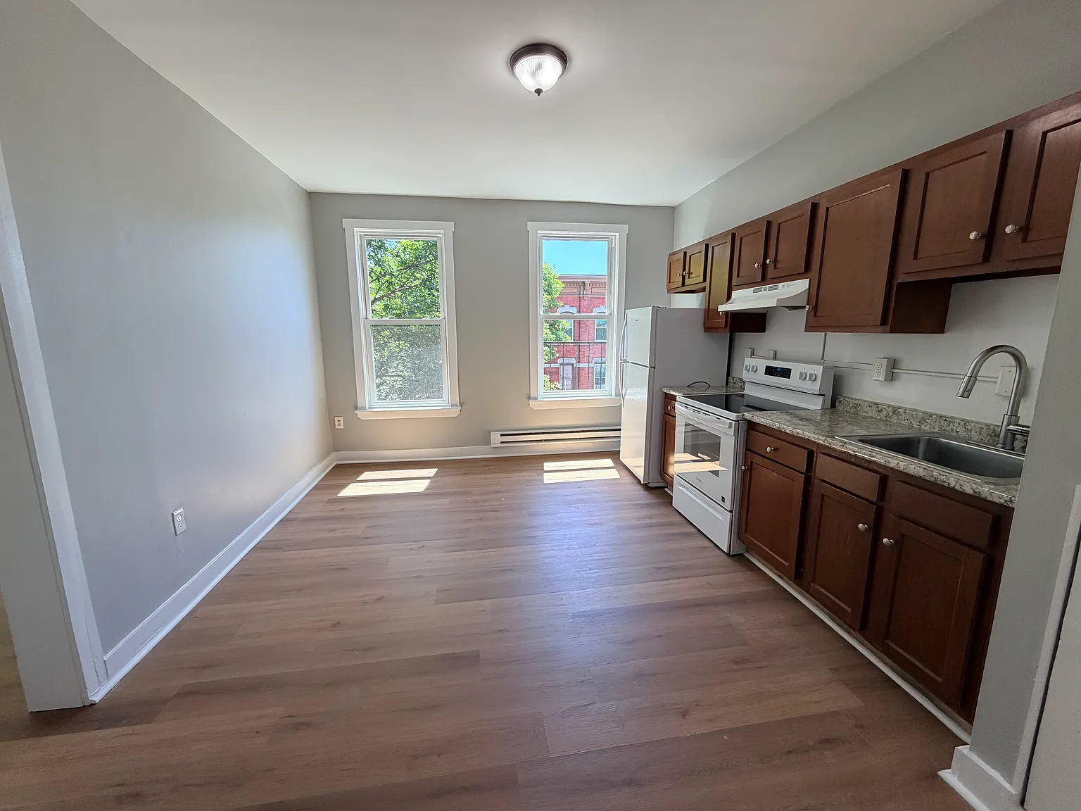 3 bed, 1280 sqft, $1,600 — Photo 3