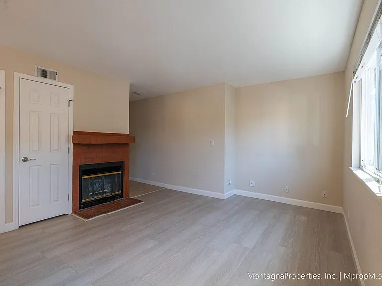 1461 Main St #1 — Photo 10
