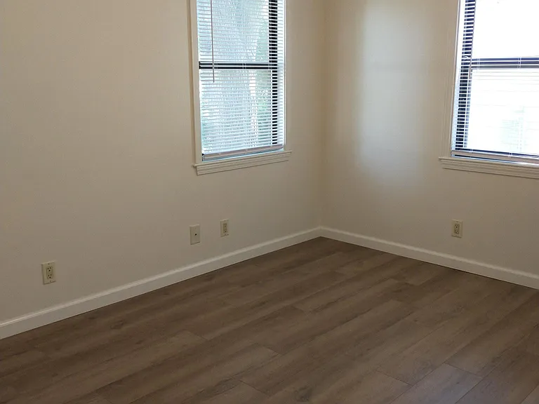 2416 SW Duncan Dr — Photo 7