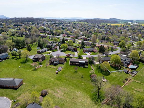 4th image of 3875 Nutmeg Ct