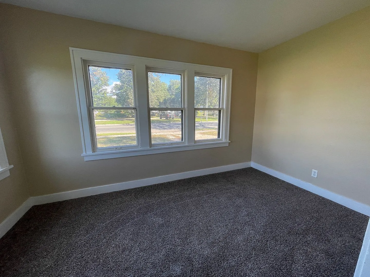 Remodeled 3-Bedroom Home with Spacious Yard in Valley City — Photo 4