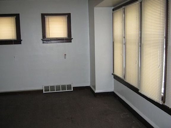 3rd image of 2733 W Concordia Ave