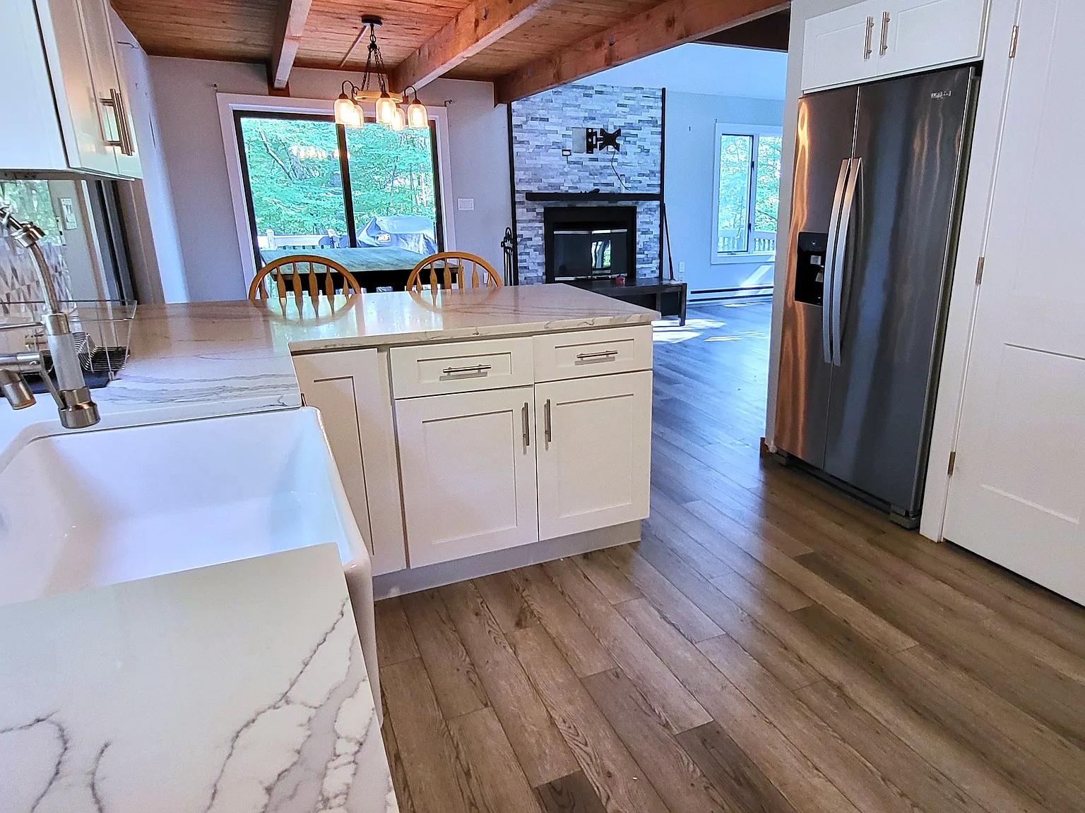 3 bed, 2200 sqft, $2,200 — Photo 3
