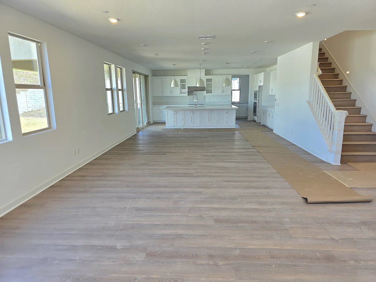 5 bed, 5.5 bath, 4435 sqft, $3,850 — Photo 3