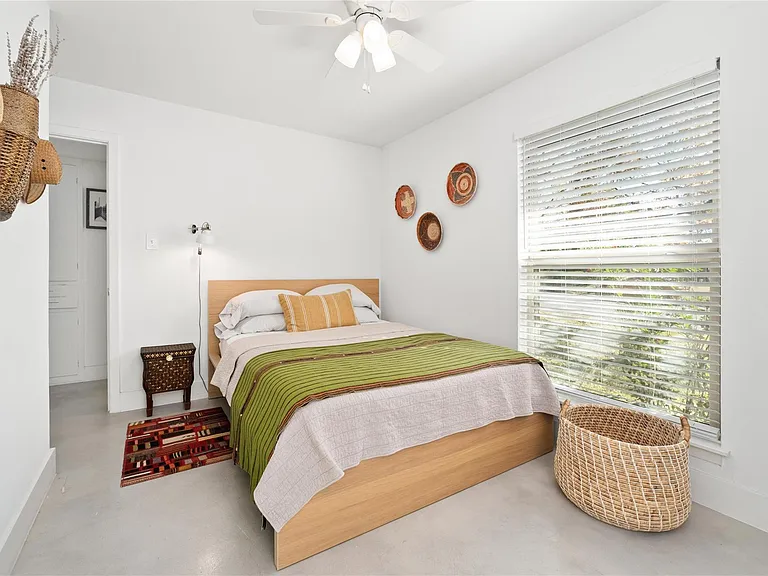 4620 Englewood Dr — Photo 20