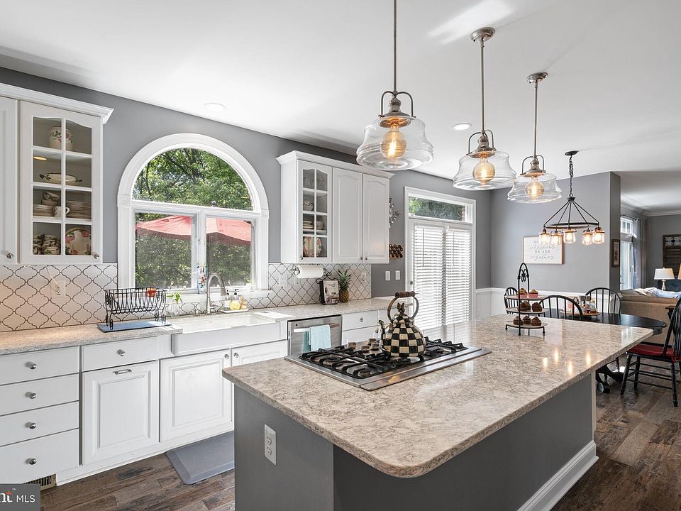 1st image of 517 Fortress Cir SE