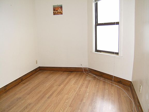 3rd image of 2225 W Chicago Ave #2
