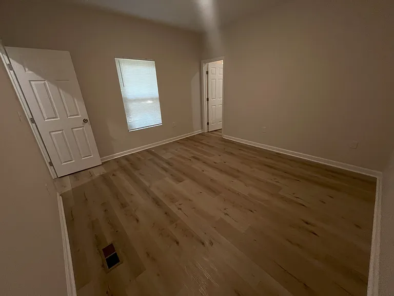 2324 Wilson Ave — Photo 11