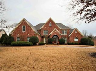 910 Landing Oaks Dr, Collierville, TN 38017