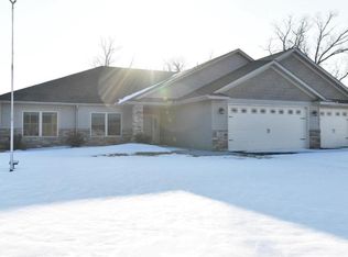 2785 Davis St S, Cambridge, MN 55008