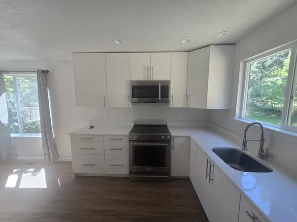 4439 137th Ave NE #Adu, Bellevue, WA 98005