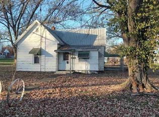 8566 4th St, Merom, IN 47861