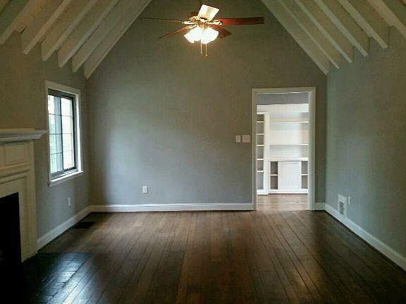 3rd image of 1027 Egan Hills Dr