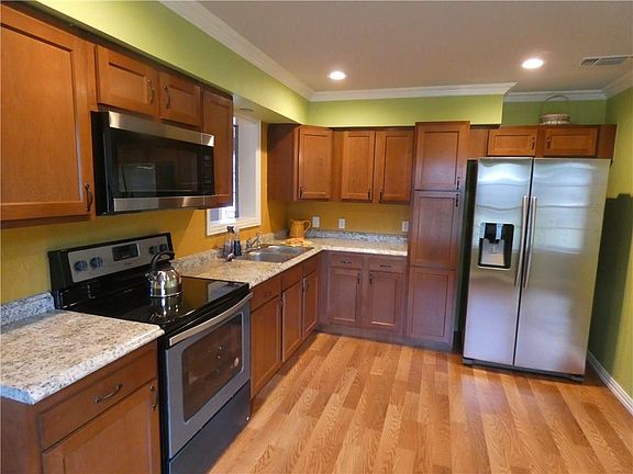 5th image of 913 Parkmont Dr