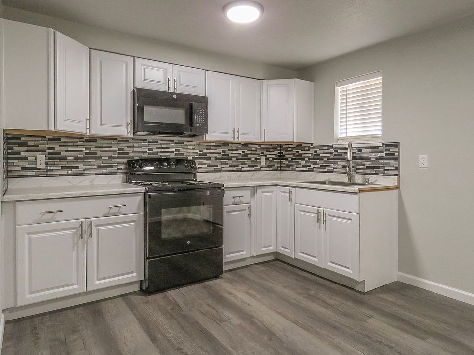 1st image of 880 N Pershing St #3