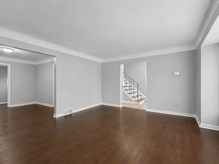 15712 Vaughan St — Photo 13