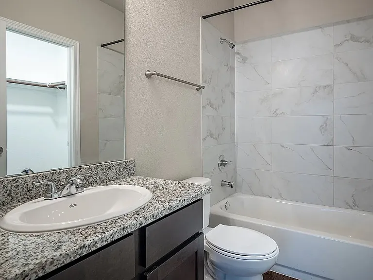 2709 Vine Ct #2709 — Photo 4