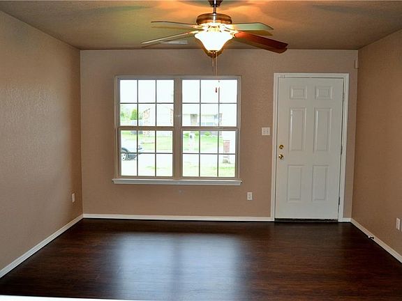 2nd image of 1908 Willow Oak Dr
