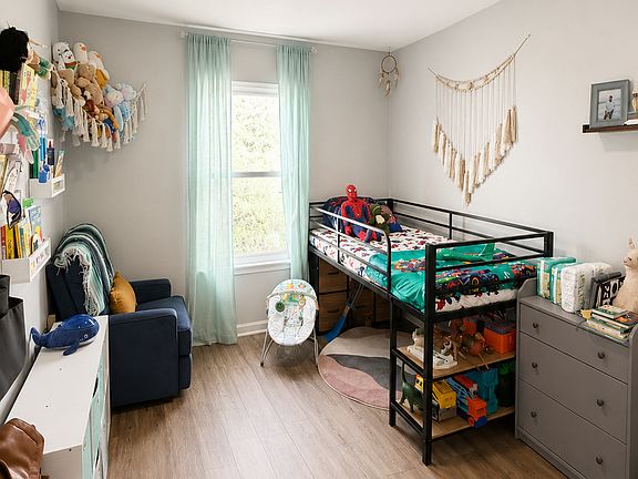 4th image of 109 Almond Cir