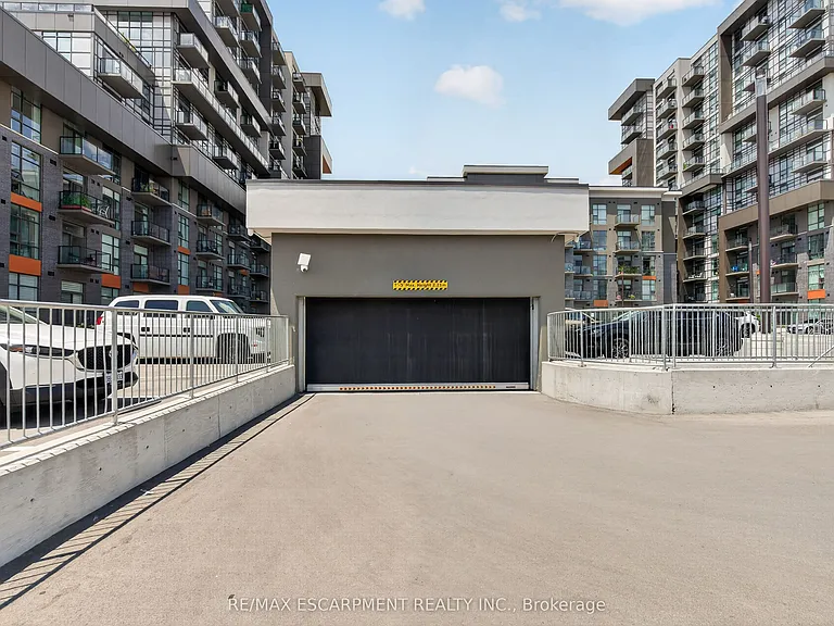 460 Dundas St E #522 — Photo 38