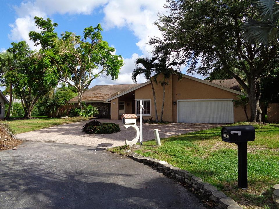 1st image of 9361 Park Ln