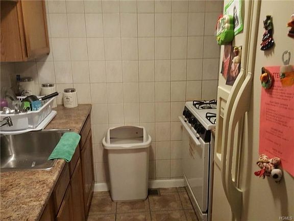 3rd image of 892 Longwood Ave