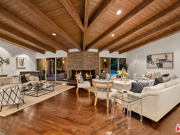 2nd image of 3205 Oakdell Ln