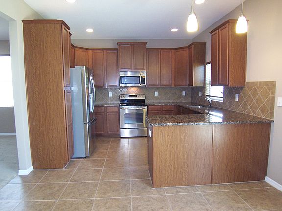 Kitchen and Eat-In Area