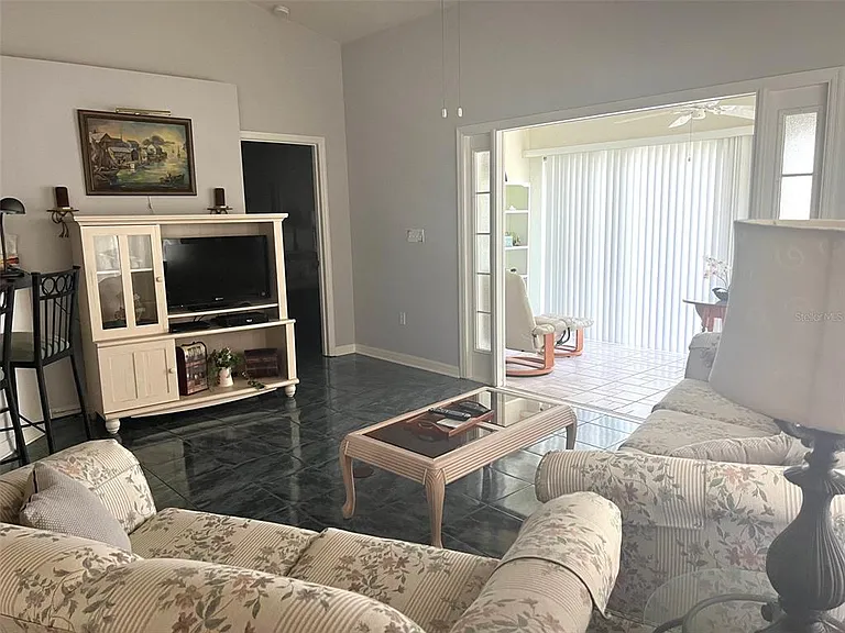 2602 Edgewater Ct — Photo 10