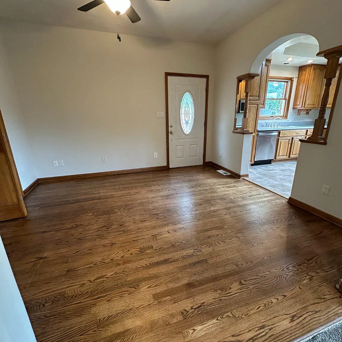 4 bed, 2.0 bath, 2756 sqft, $2,400 — Photo 4
