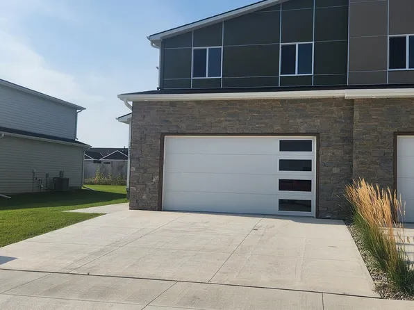 10655 Shore Front Dr, Lincoln, NE 68527