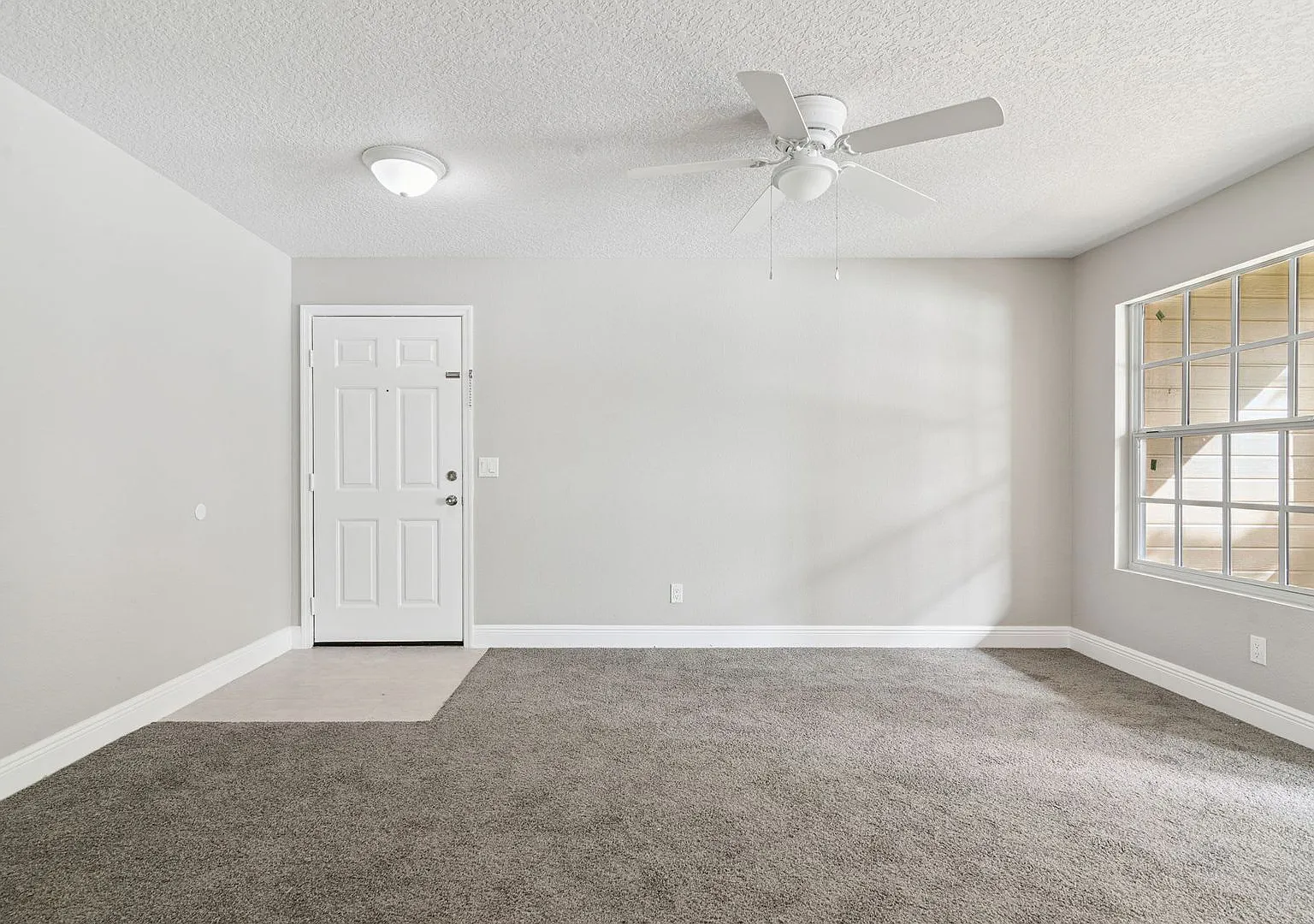 1 BR / 1 BA Condo In Tradewinds — Photo 4