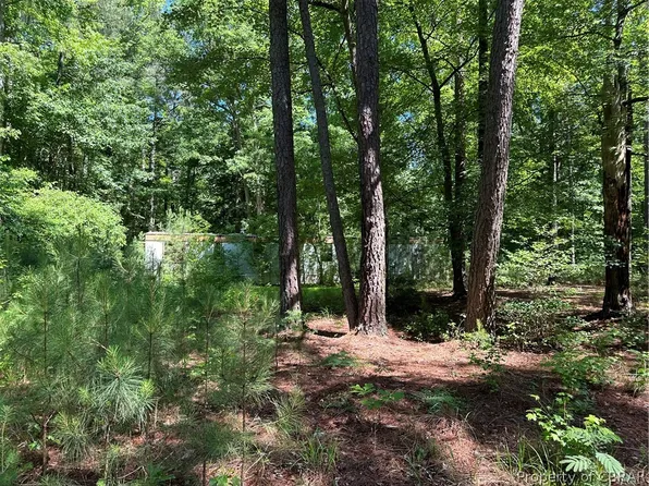 9088 Indian Rd, Gloucester, VA 23061